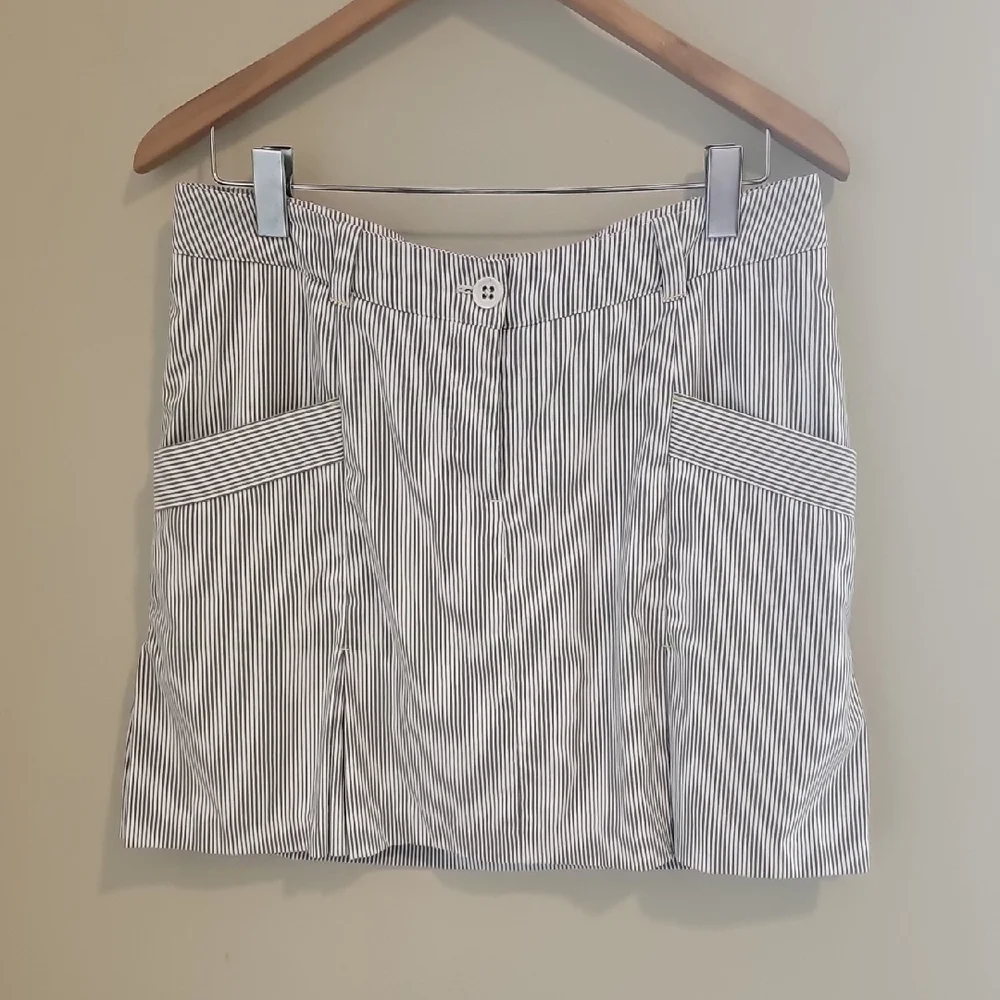 Golf Skort, Sear Sucker Stripes. Size 8. Dry‎ Fit. 4 Pockets.
